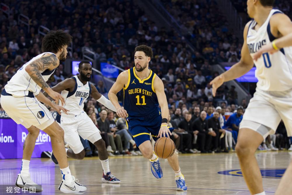 两队当中不 两队当中不