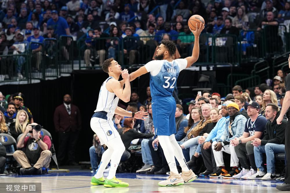 崭露头角的 崭露头角的