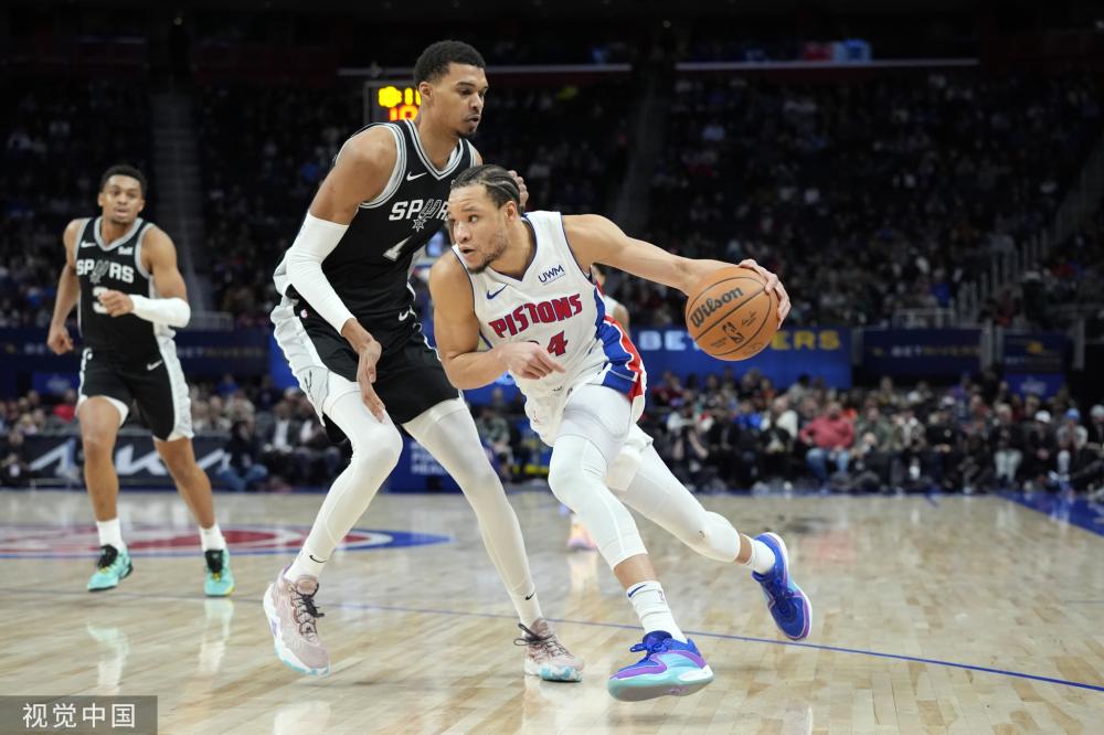 更衣室的精 更衣室的精